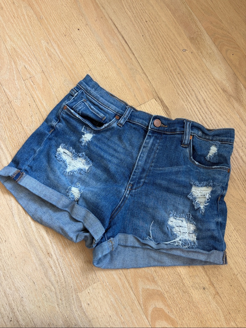 BLANKNYC Shorts distressed cuffed size 29